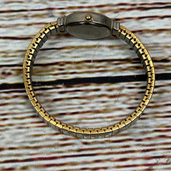 Times Square Quartz Women's Oval Blue Dial Two Tone Watch Tested - Picture 4 of 7